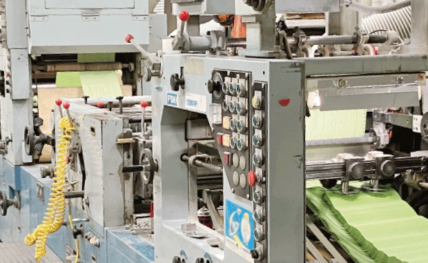 こちらは印刷のページです。これは印刷機の写真です。