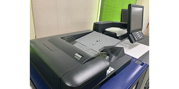 プリンターの上にスキャナーがついています。